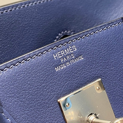 Sac à bandoulière HM Birkin 29 cm en cuir Swift bleu foncé avec accessoires argentés