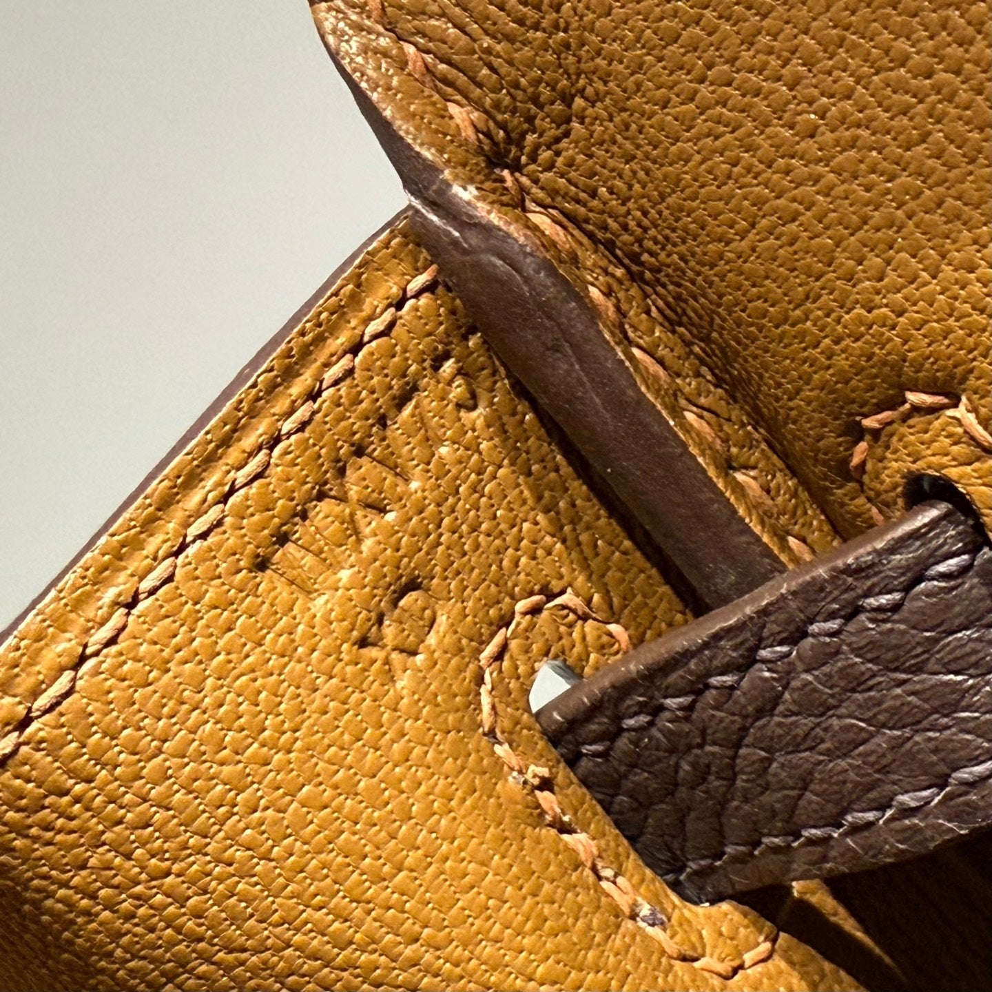 Sac HM Birkin 25 cm en cuir Togo Café, matériel argenté 237502