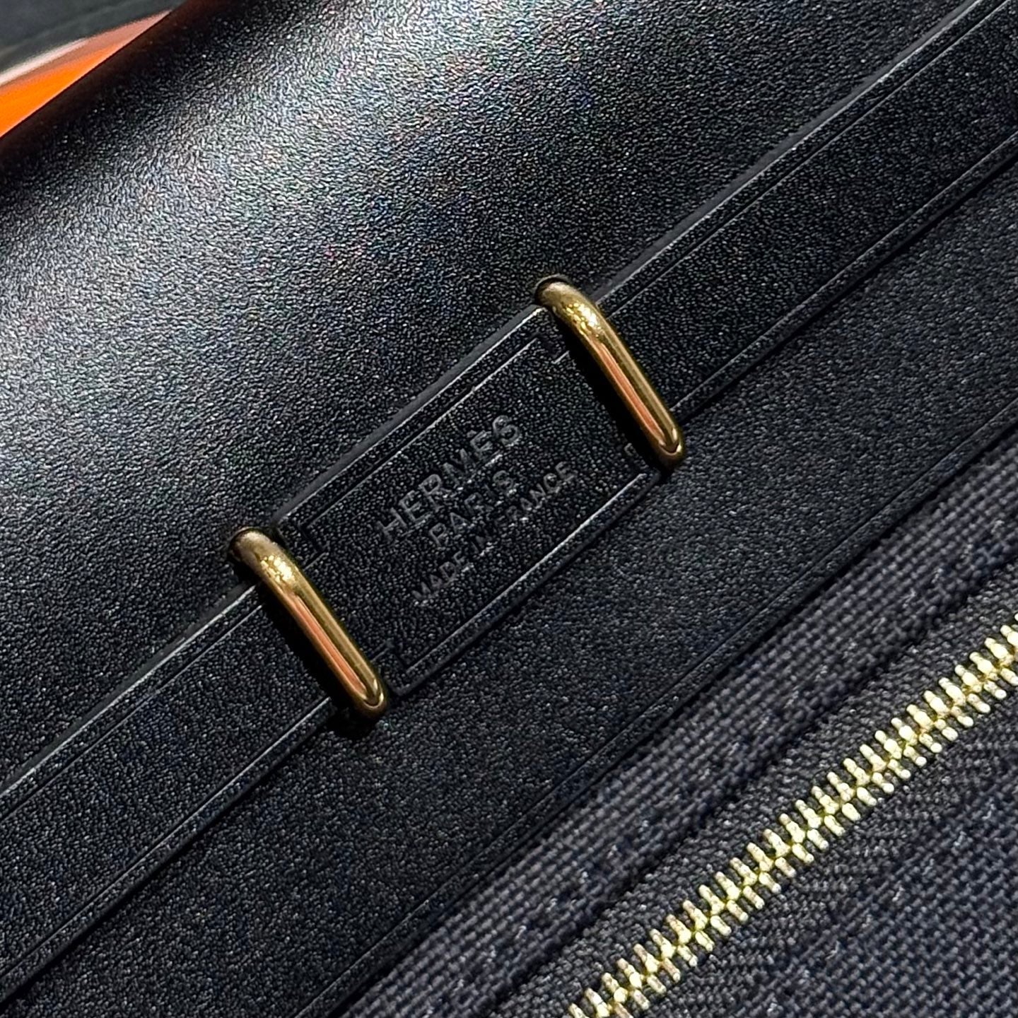 HM ミニハーブバッグ ゴールドバックル 20 ブラックキャンバス＆ハンターカウハイド 243310