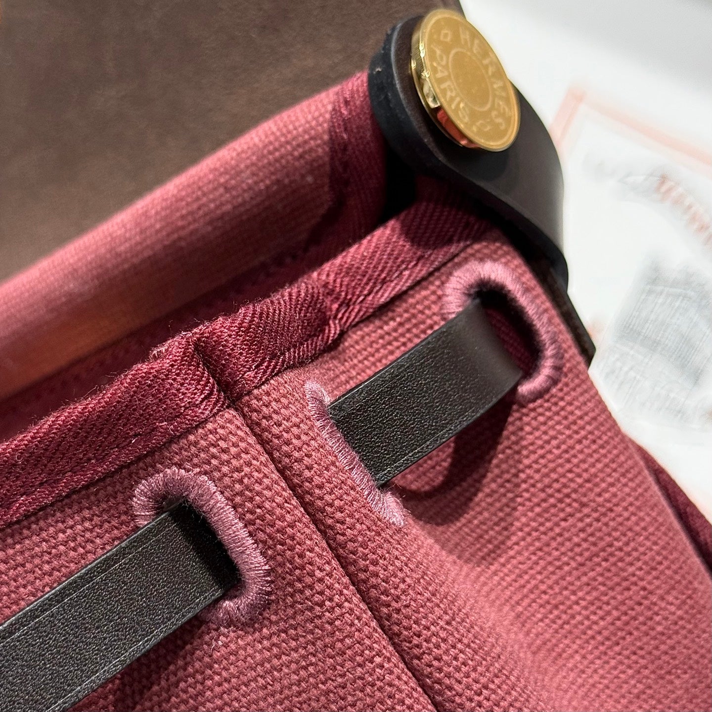 Mini sac Herbag HM, boucle dorée, 20 cm, toile bordeaux et cuir de vache Hunter 243365