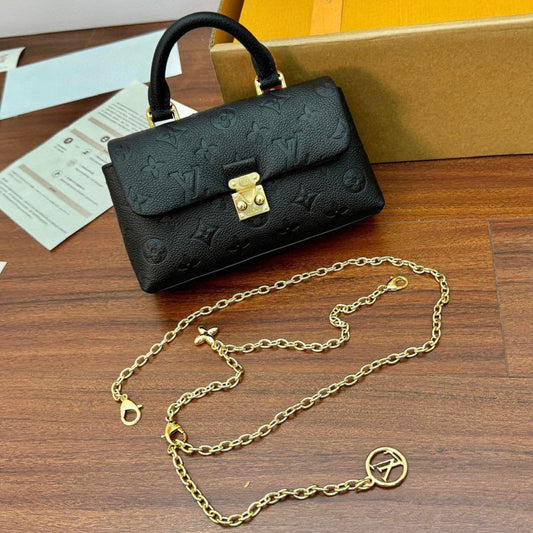 Nano Madeleine 21 cm en cuir de vachette grainé noir