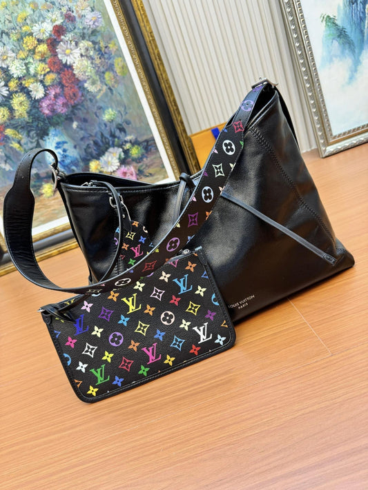 LV CarryAll Vibe LV x TM 39 cm en peau de mouton noire 206019