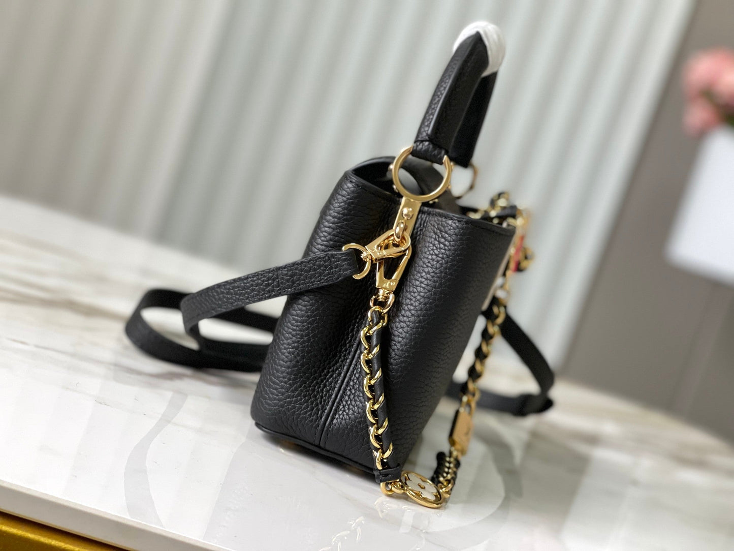 capucines mini 21 cuir taurillon noir et accessoires dorés