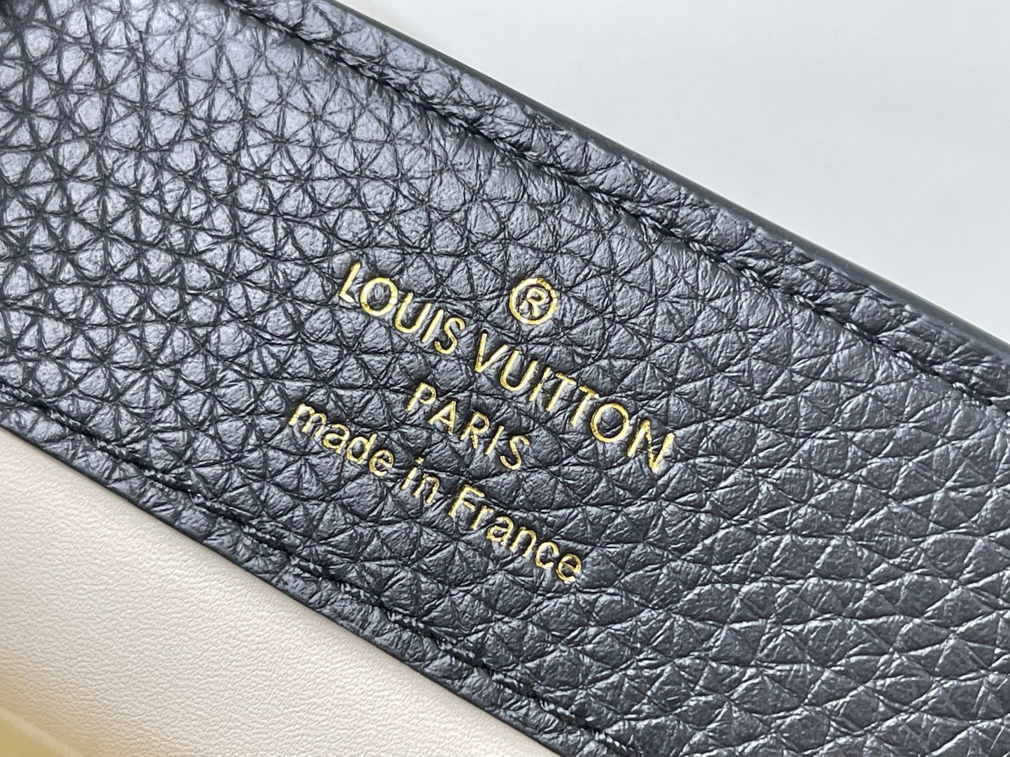 capucines mini 21 cuir taurillon noir et accessoires dorés