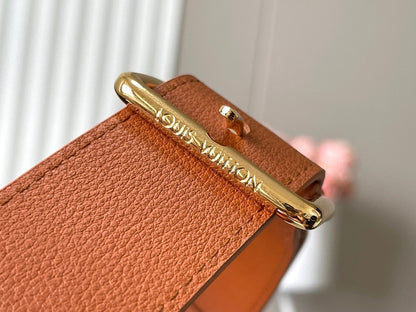 CAPUCINES SOUPLE GM 38 EN CUIR DE VEAU COGNAC ACIER DORÉ