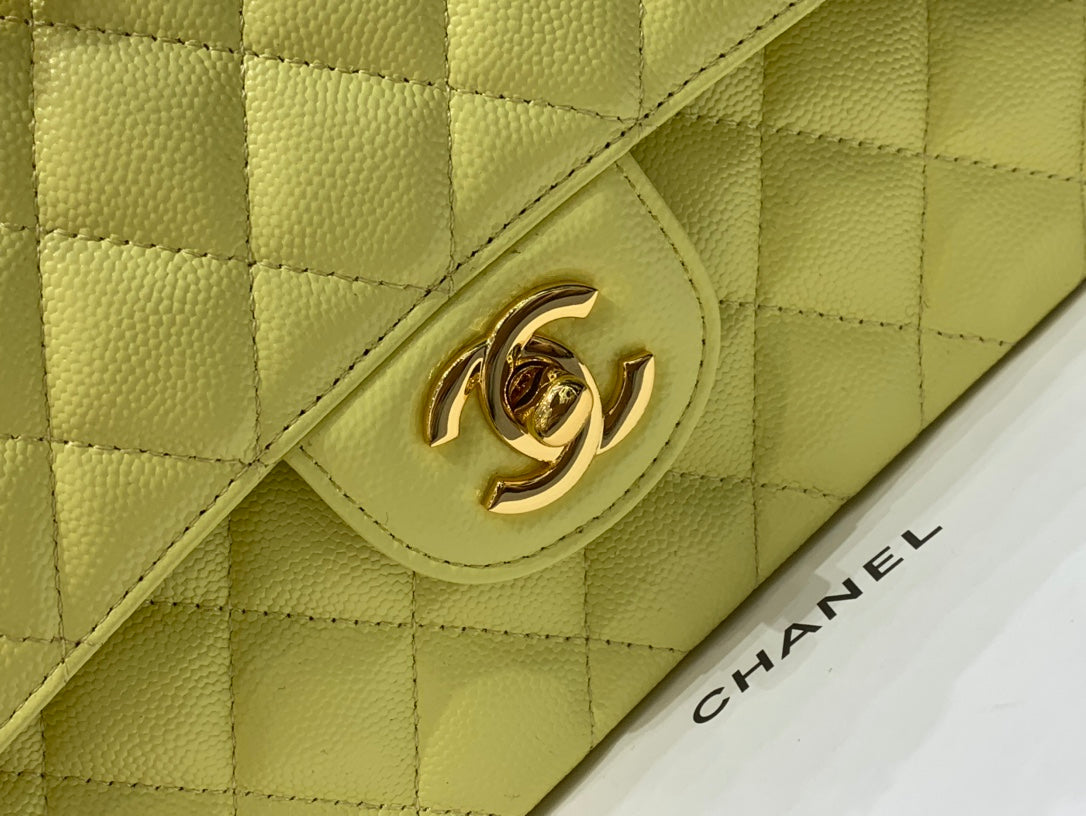 Petit sac à rabat classique 23 cm Jaune caviar Quincaillerie dorée 