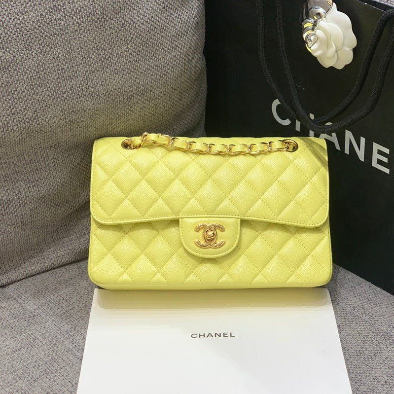 Petit sac à rabat classique 23 cm Jaune caviar Quincaillerie dorée 