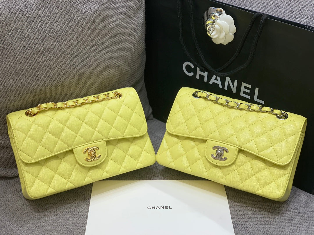 Petit sac à rabat classique 23 cm Jaune caviar Quincaillerie dorée 