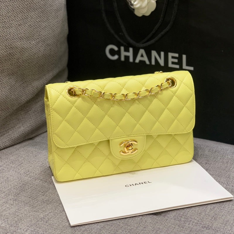 Petit sac à rabat classique 23 cm Jaune caviar Quincaillerie dorée 