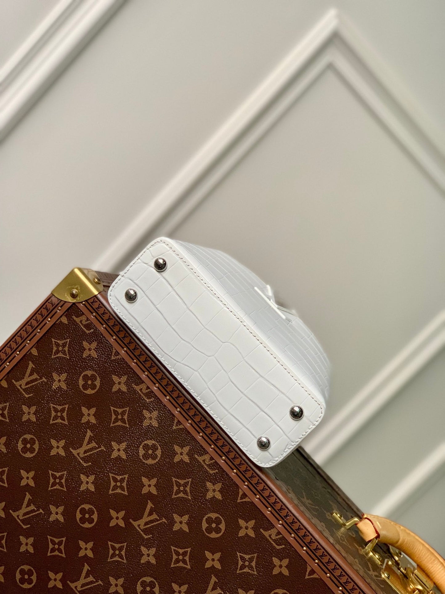 CAPUCINES MINI 21 CUIR DE VEAU BLANC EMBOSSÉ CROCODILE QUINCAILLERIE ARGENTÉE