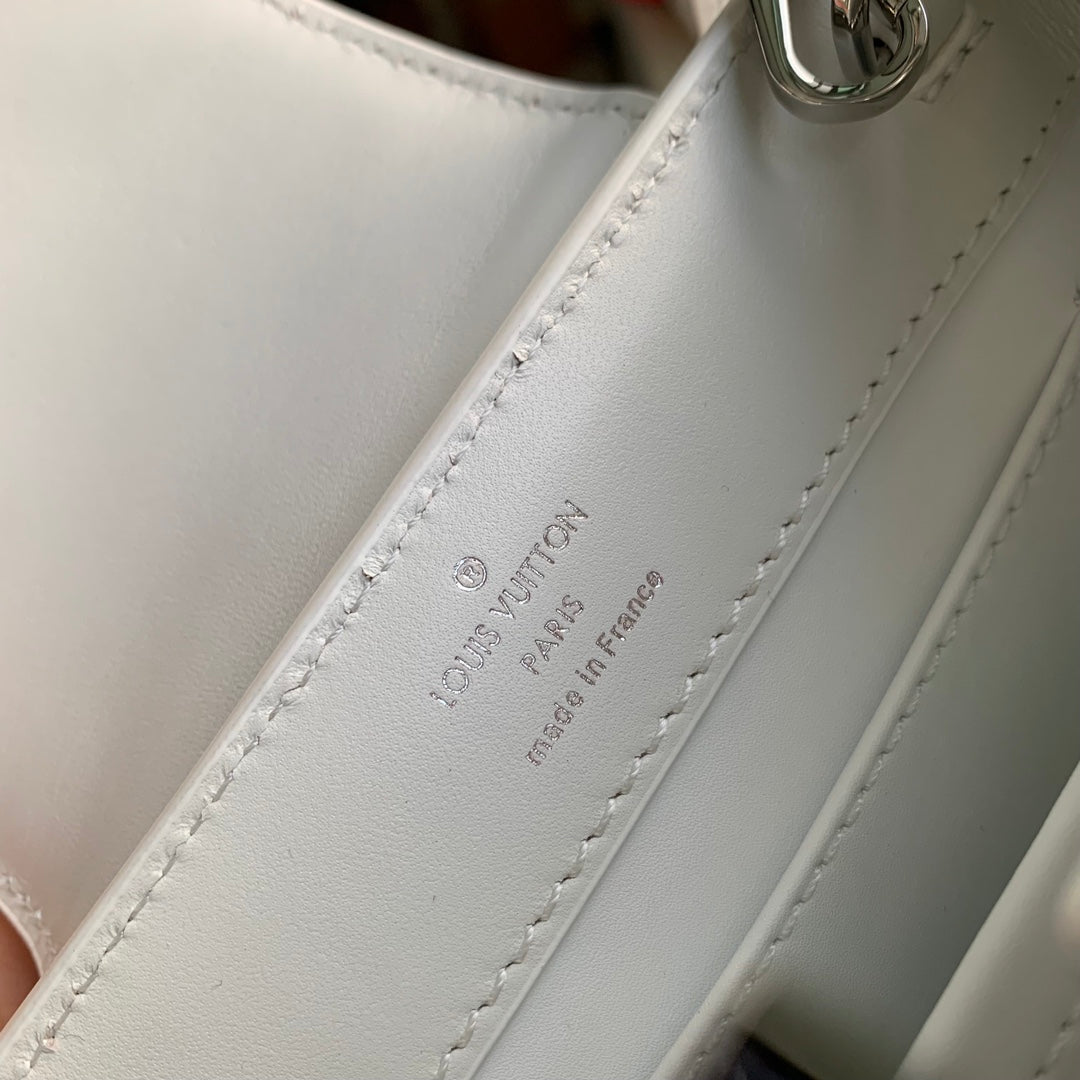CAPUCINES MINI 21 CUIR DE VEAU BLANC EMBOSSÉ CROCODILE QUINCAILLERIE ARGENTÉE