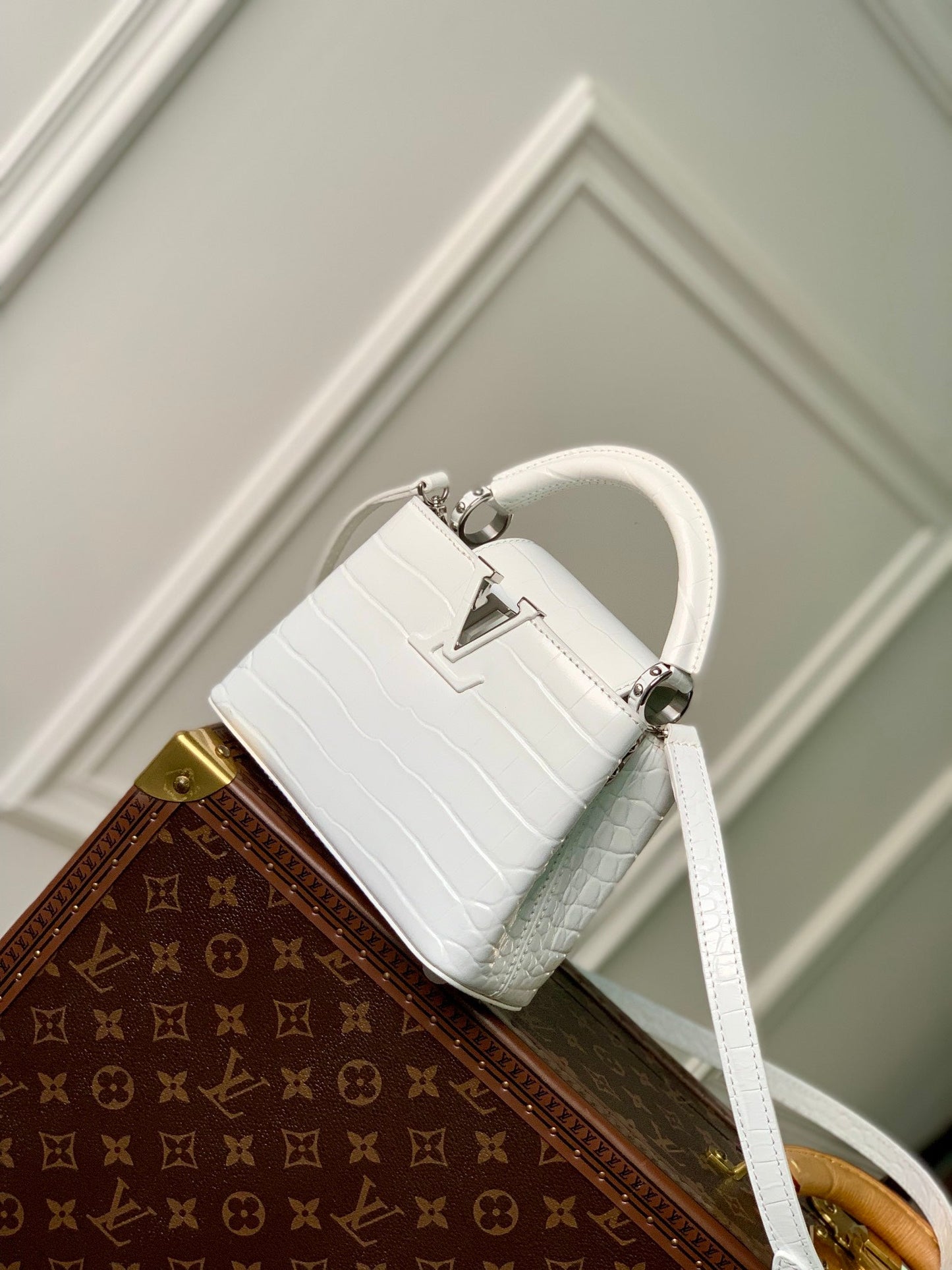 CAPUCINES MINI 21 CUIR DE VEAU BLANC EMBOSSÉ CROCODILE QUINCAILLERIE ARGENTÉE