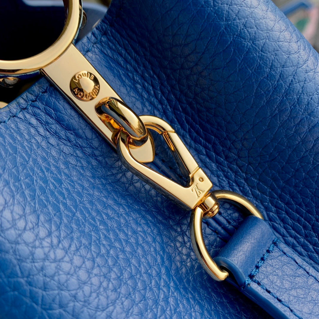 capucines mm 31,5 cuir de taurillon bleu cobalt accastillage doré