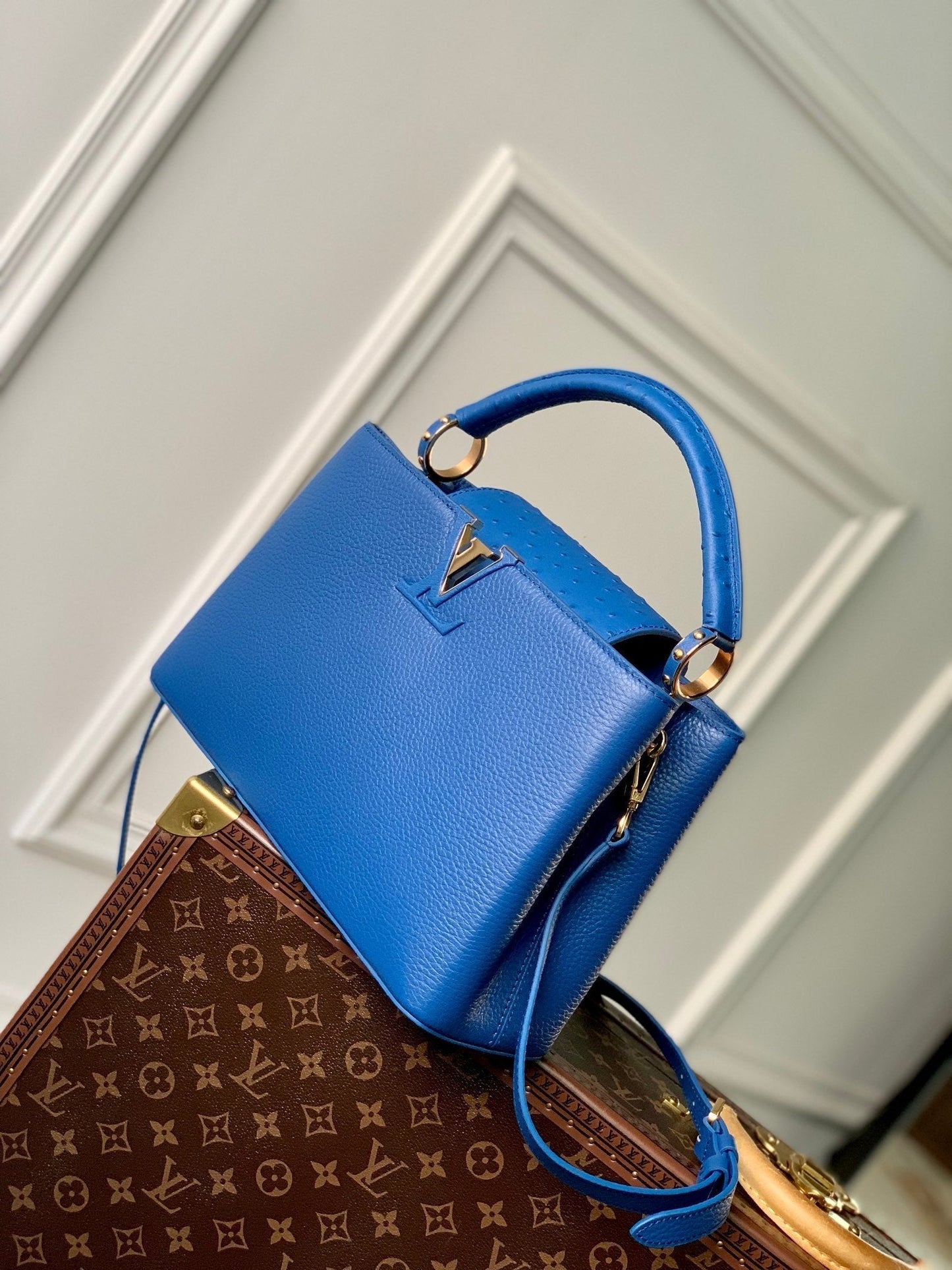 capucines mm 31,5 cuir de taurillon bleu cobalt accastillage doré