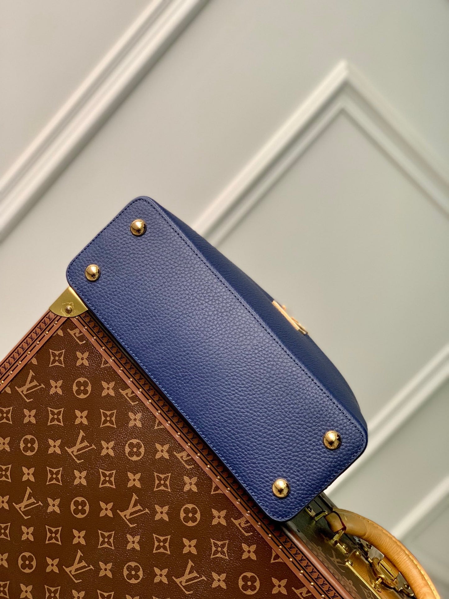 capucines mm 31,5 cuir taurillon bleu foncé accastillage doré