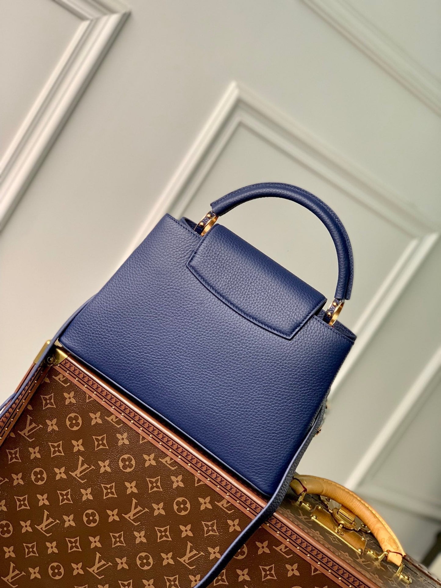capucines mm 31,5 cuir taurillon bleu foncé accastillage doré