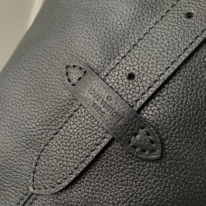 SAC HOBO LOW KEY MM 31CM EN CUIR DE VEAU NOIR