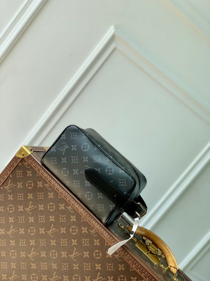 LOCKER DOPP KIT 23 EN TOILE MONOGRAMME ECLIPSE NOIRE