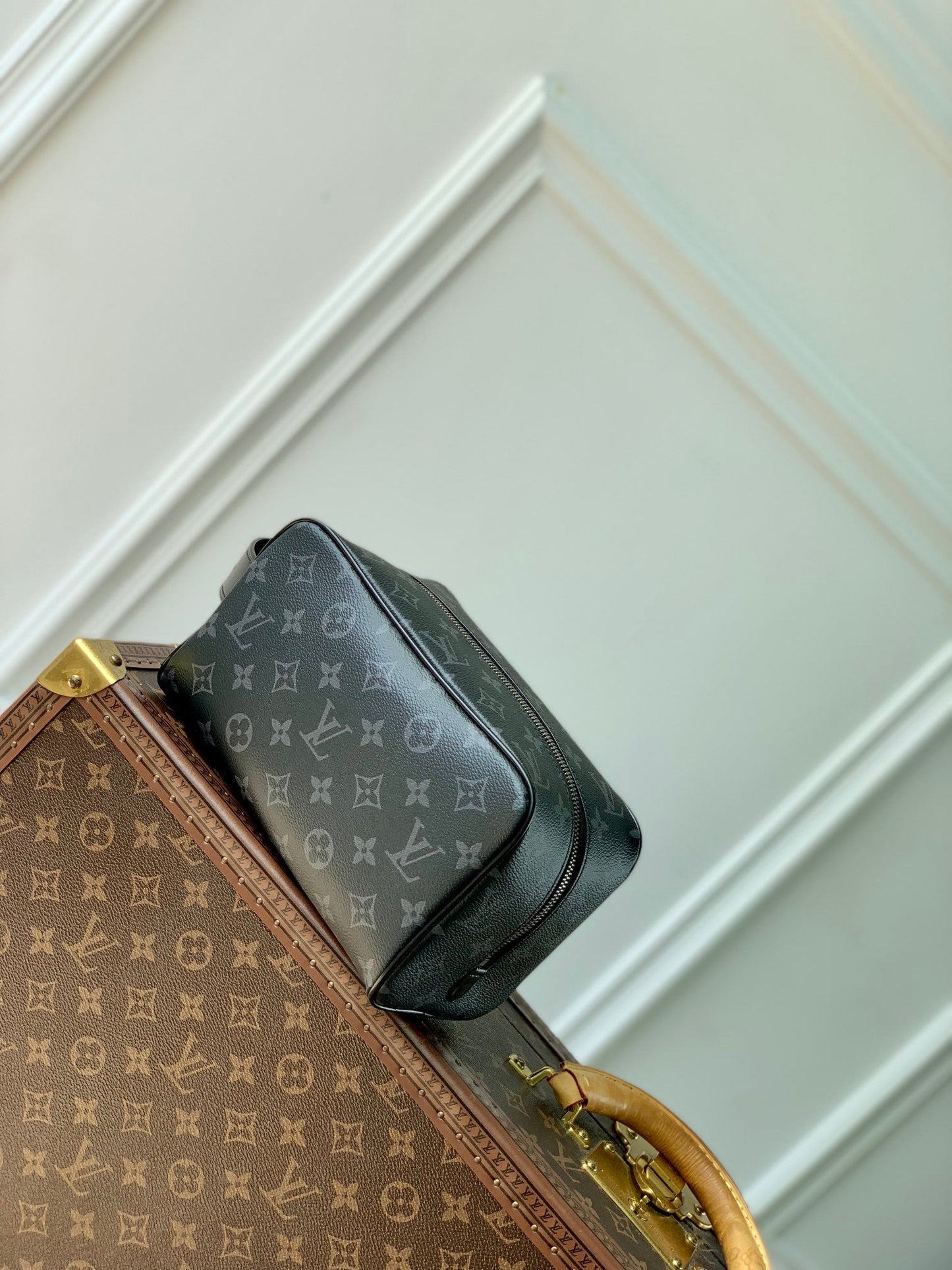 LOCKER DOPP KIT 23 EN TOILE MONOGRAMME ECLIPSE NOIRE