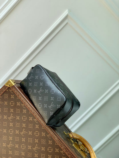 LOCKER DOPP KIT 23 EN TOILE MONOGRAMME ECLIPSE NOIRE