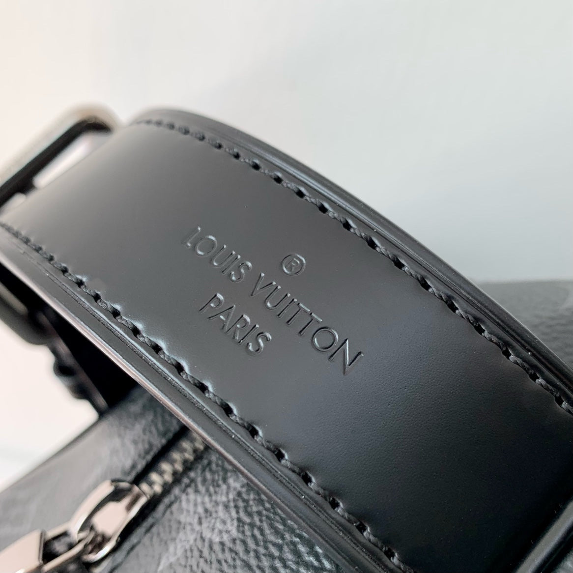 LOCKER DOPP KIT 23 EN TOILE MONOGRAMME ECLIPSE NOIRE
