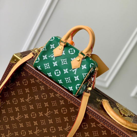 Speedy P9 Bandouliere 18 cm en cuir de veau vert