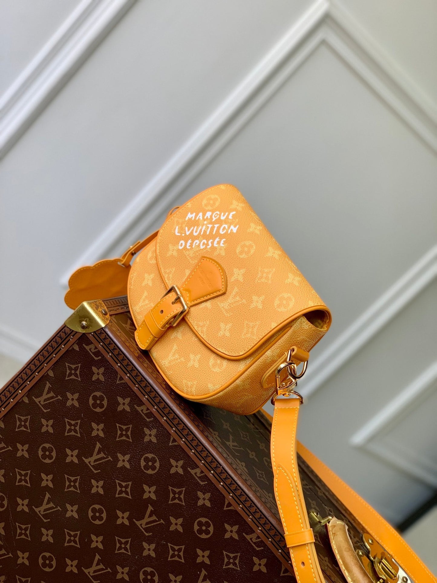 MONTSOURIS MESSENGER PM 20 EN TOILE HÉRITAGE MONOGRAMME ORANGE POIVRE