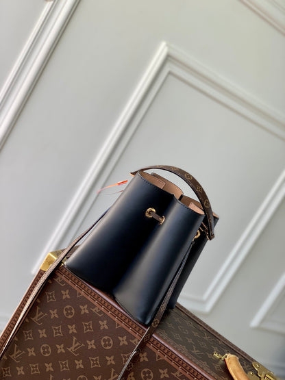 BLOOM PM 21 EN CUIR DE VEAU NOIR ET ACIER DORÉ