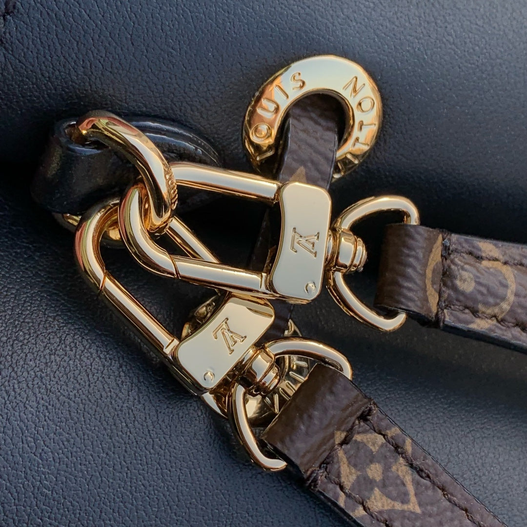 BLOOM PM 21 EN CUIR DE VEAU NOIR ET ACIER DORÉ