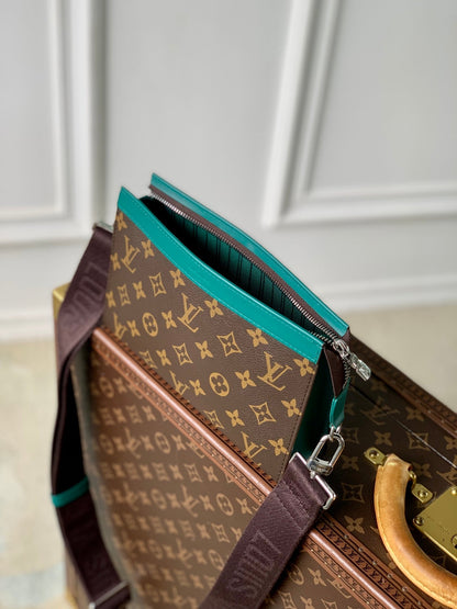 Portefeuille portable Gaston 18 pouces en toile monogrammée marron et cuir de veau vert mélangé
