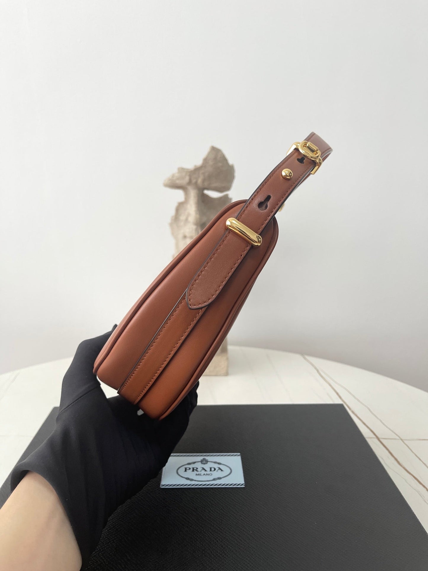 PRA ARQUÉ 22 ショルダーバッグ コニャックブラウンレザー