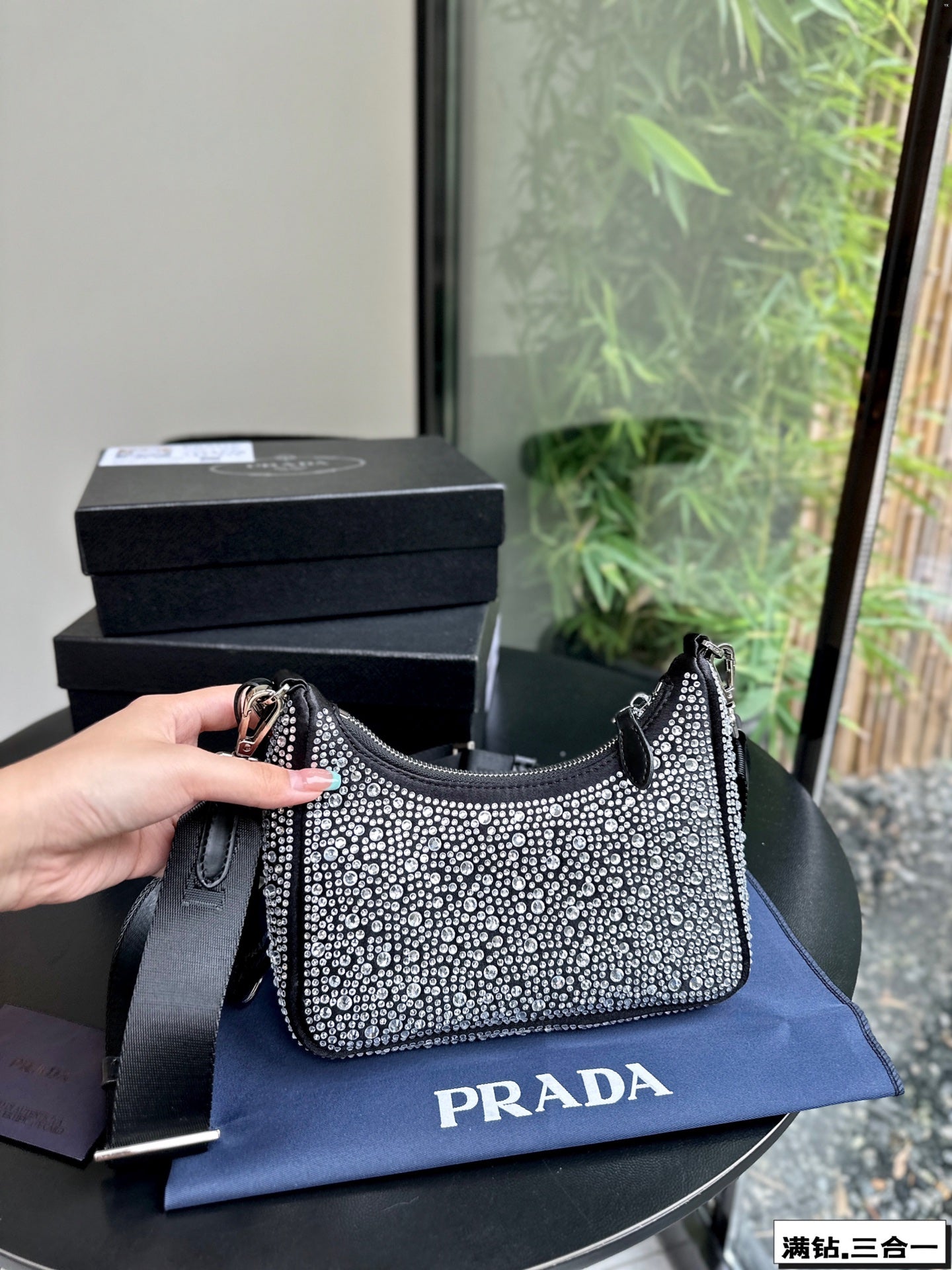 MINI-SAC PRA 22 EN SATIN AVEC STRASS ENTIÈREMENT