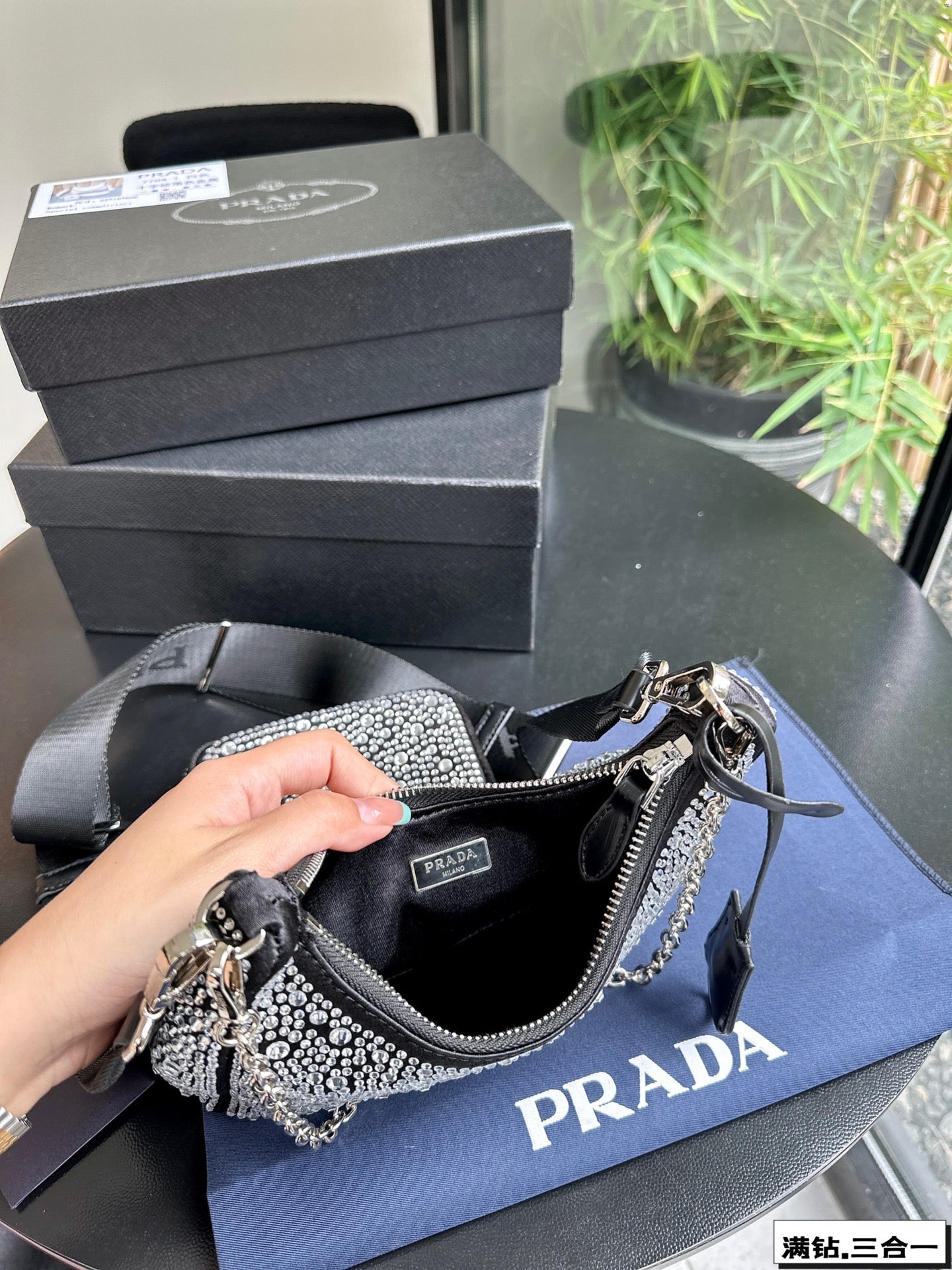 MINI-SAC PRA 22 EN SATIN AVEC STRASS ENTIÈREMENT