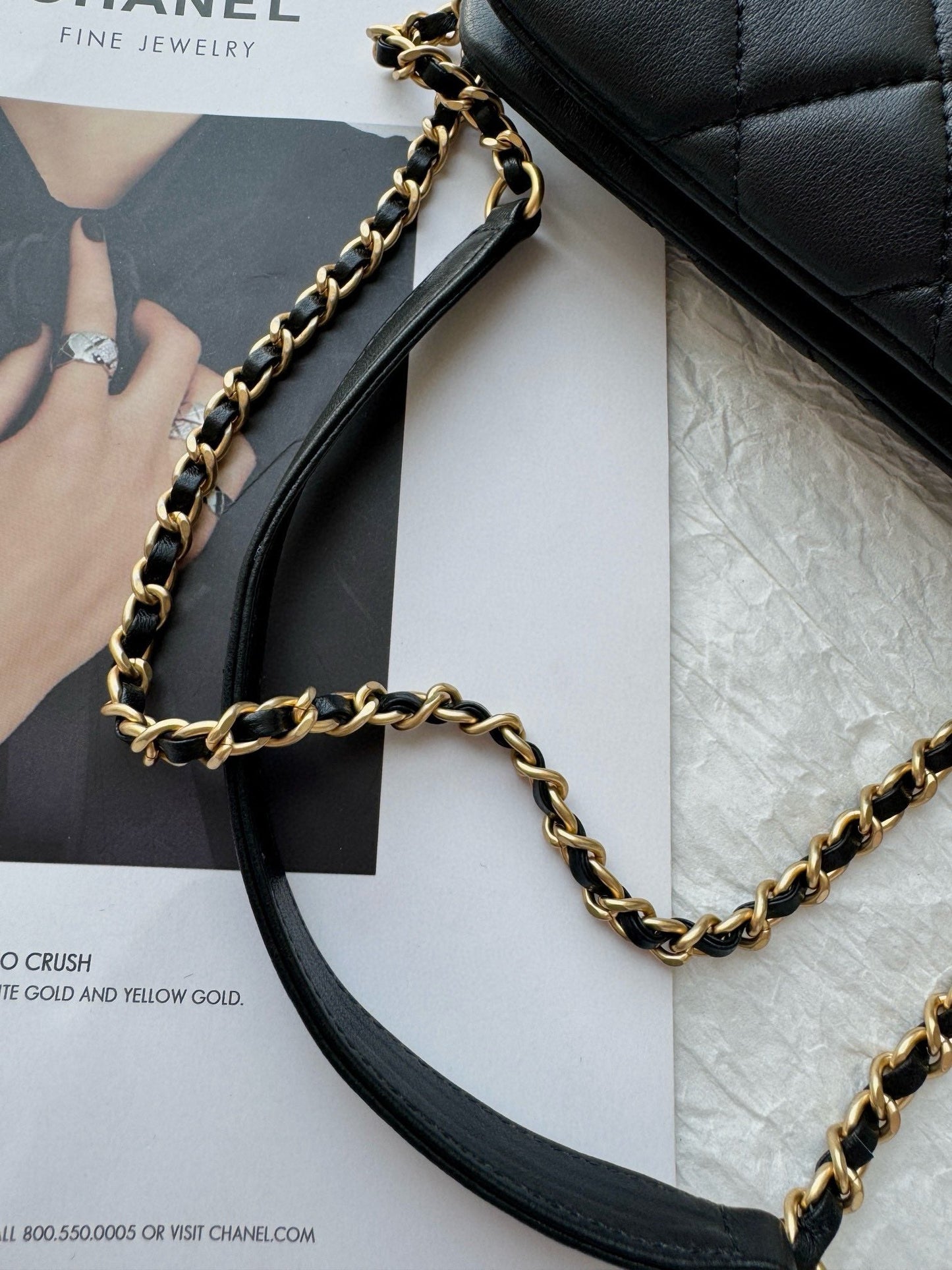 Sac baguette 24c cc en cuir d'agneau noir et accessoires dorés