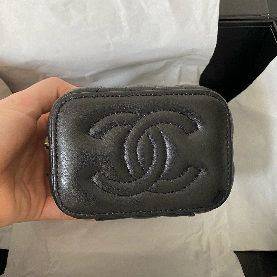 CC クラシック バニティバッグ 10cm ブラック ラムスキン ゴールド金具