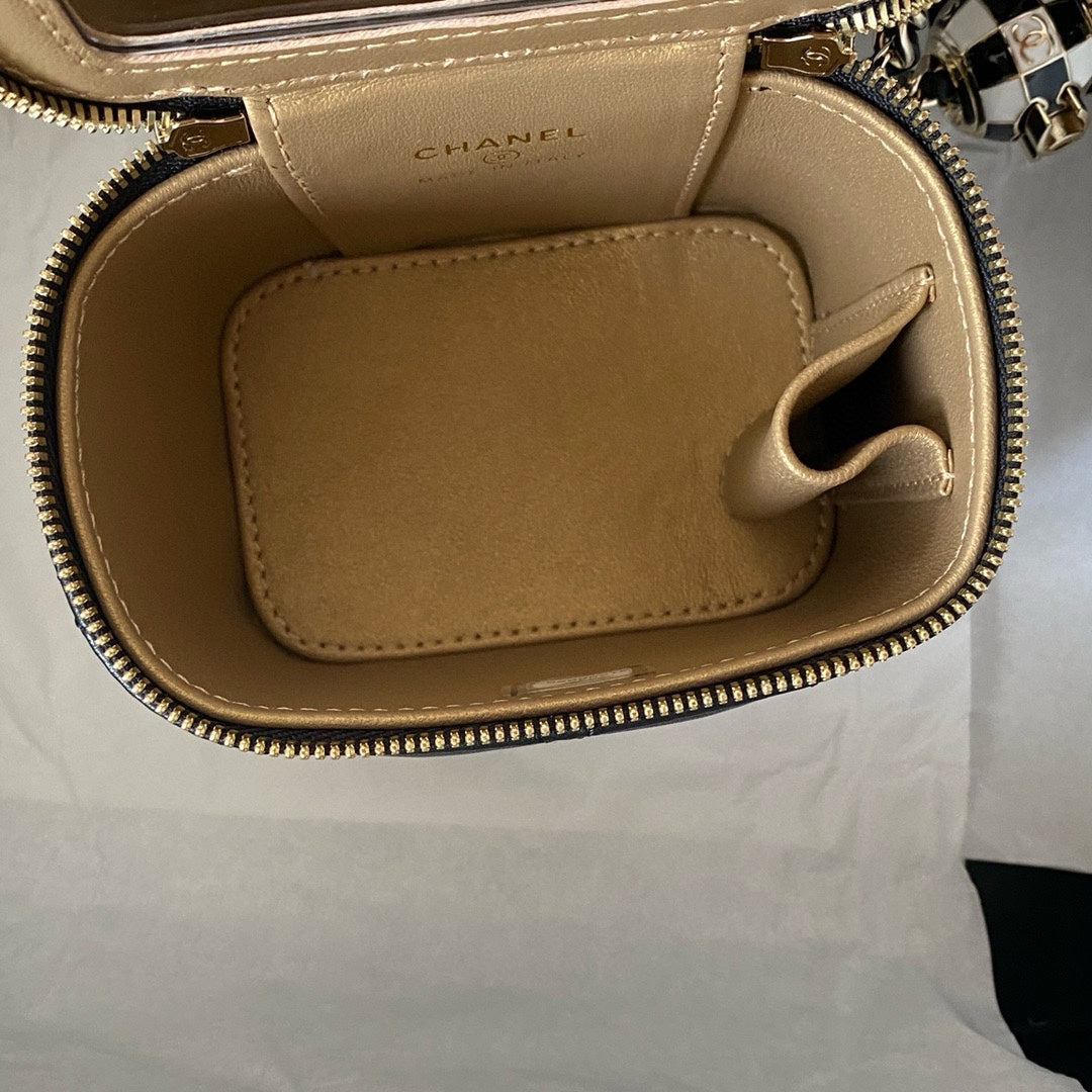 CC クラシック バニティバッグ 10cm ブラック ラムスキン ゴールド金具