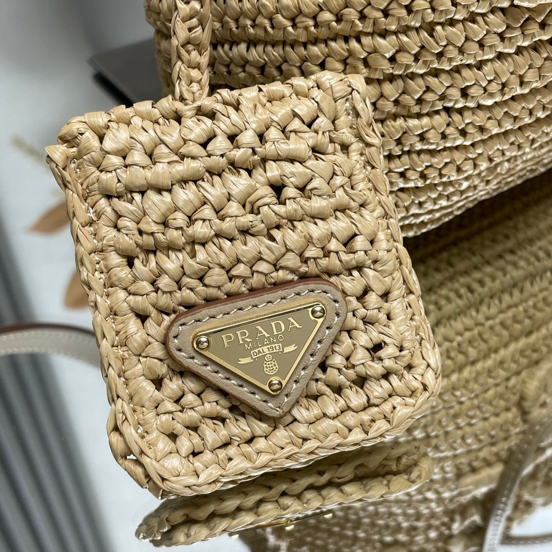 SAC SEAU 20 EN RAPHIA TISSÉ BEIGE LOGO EN RELIEF