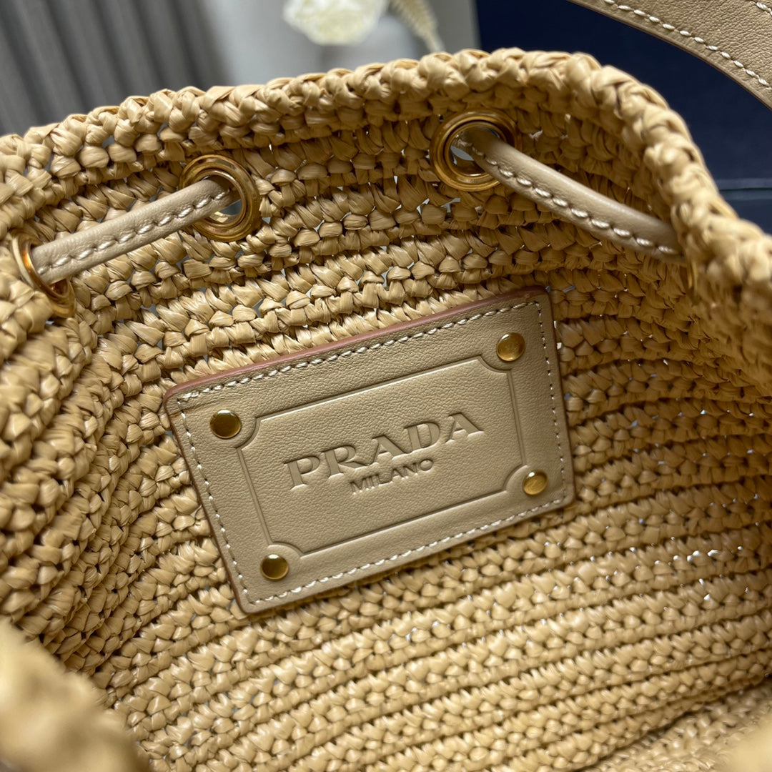 SAC SEAU 20 EN RAPHIA TISSÉ BEIGE LOGO EN RELIEF