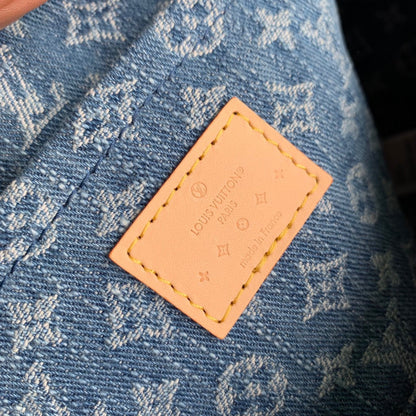 PAPILLON 27 EN DENIM MONOGRAMME BLEU, QUINCAILLERIE DORÉ