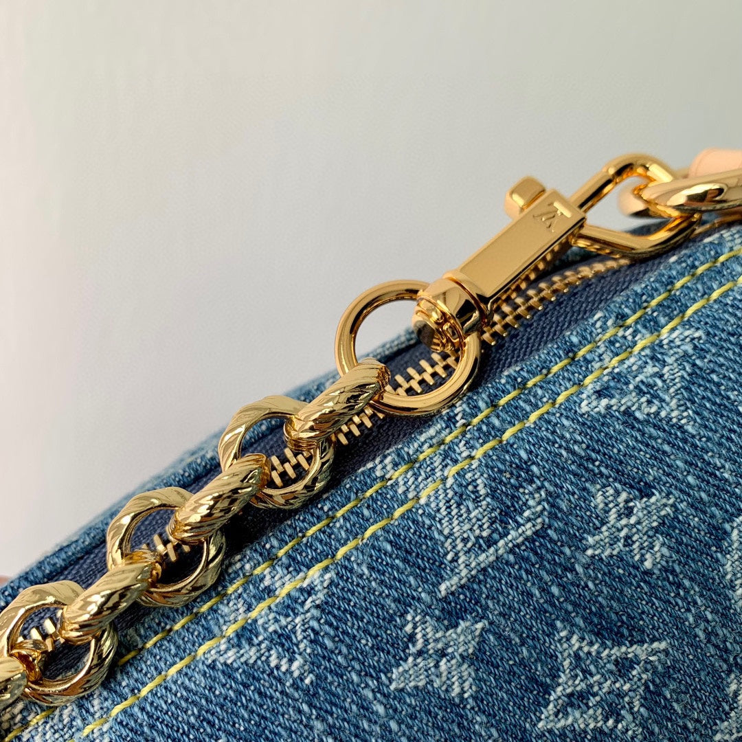 PAPILLON 27 EN DENIM MONOGRAMME BLEU, QUINCAILLERIE DORÉ
