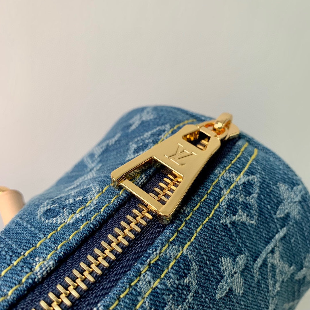 PAPILLON 27 EN DENIM MONOGRAMME BLEU, QUINCAILLERIE DORÉ