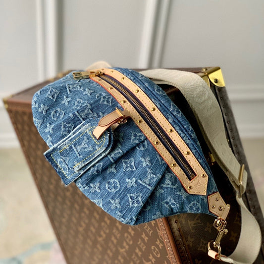 TAILLE HAUTE 38 EN DENIM MONOGRAMME BLEU QUINCAILLERIE DORÉ
