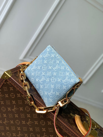 COUSSIN BB 21 EN DENIM MONOGRAMME BLEU CLAIR CHAÎNE OR
