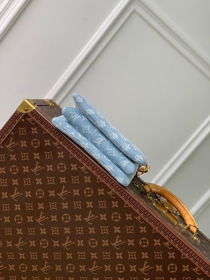 COUSSIN BB 21 EN DENIM MONOGRAMME BLEU CLAIR CHAÎNE OR
