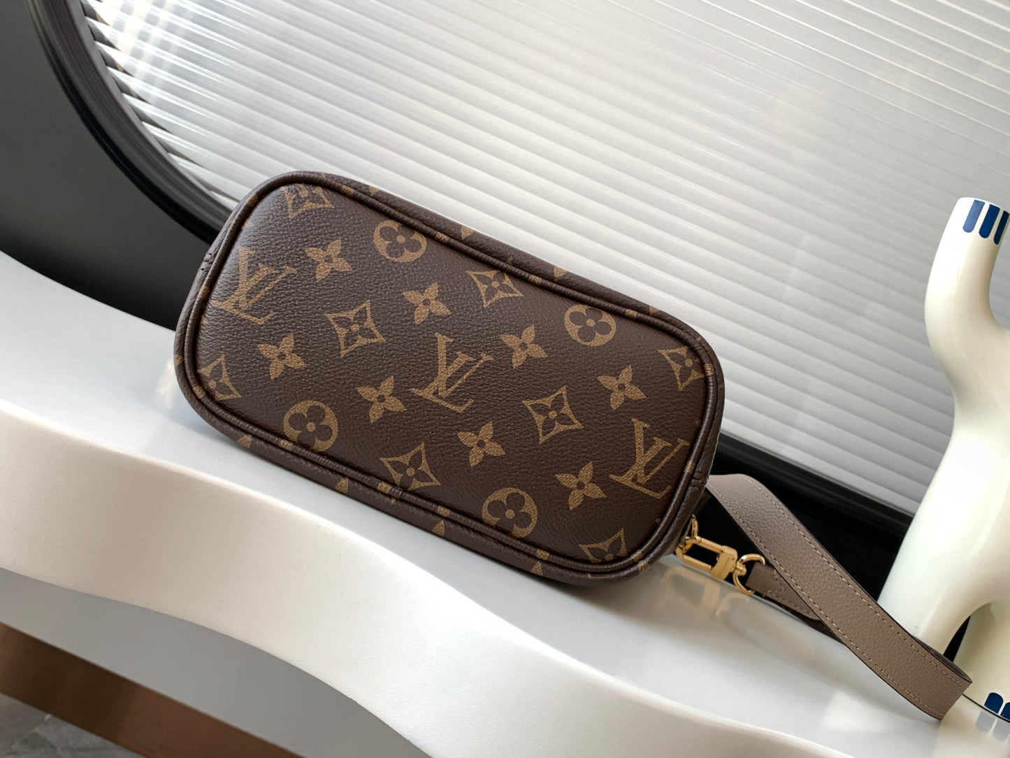 ネヴァーフル 24 バンドリエール インサイドアウト BB グレー カーフスキン