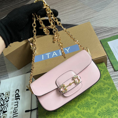 SAC À BANDOULIÈRE DIAMOND HORSEMORS 24 EN CUIR DE VEAU ROSE CLAIR, QUINCAILLERIE DORÉ 