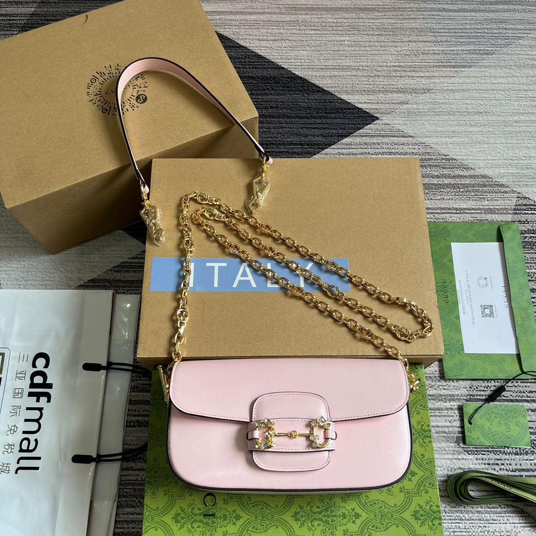 SAC À BANDOULIÈRE DIAMOND HORSEMORS 24 EN CUIR DE VEAU ROSE CLAIR, QUINCAILLERIE DORÉ 
