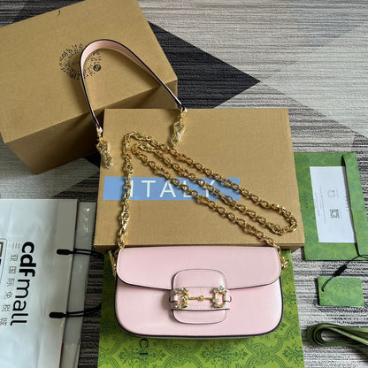 SAC À BANDOULIÈRE DIAMOND HORSEMORS 24 EN CUIR DE VEAU ROSE CLAIR, QUINCAILLERIE DORÉ 
