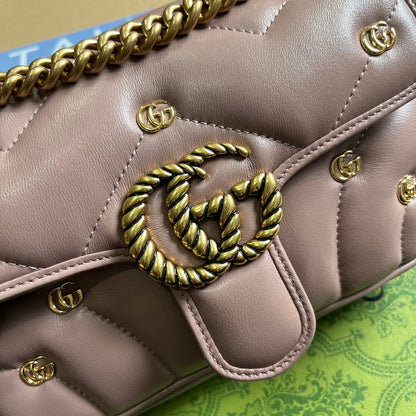Petit sac GG Marmont 22 en cuir d'agneau rose vif