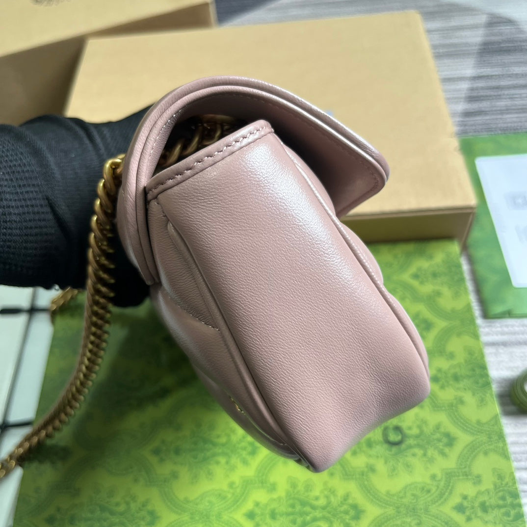 Petit sac GG Marmont 22 en cuir d'agneau rose vif